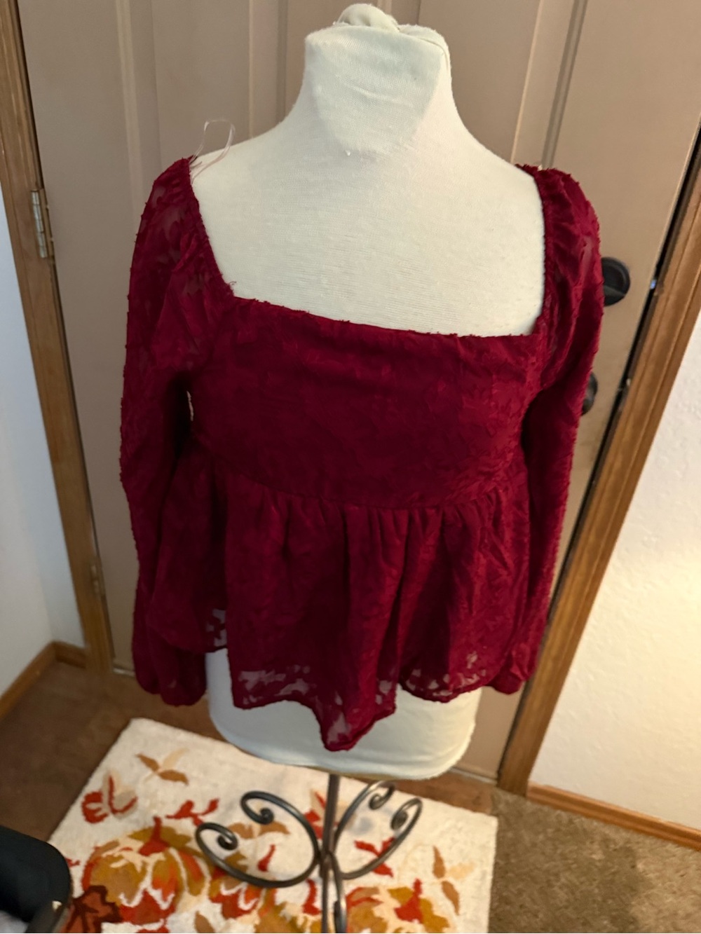 Discreet Women's Burgundy Square-Neck Lace Peplum Top